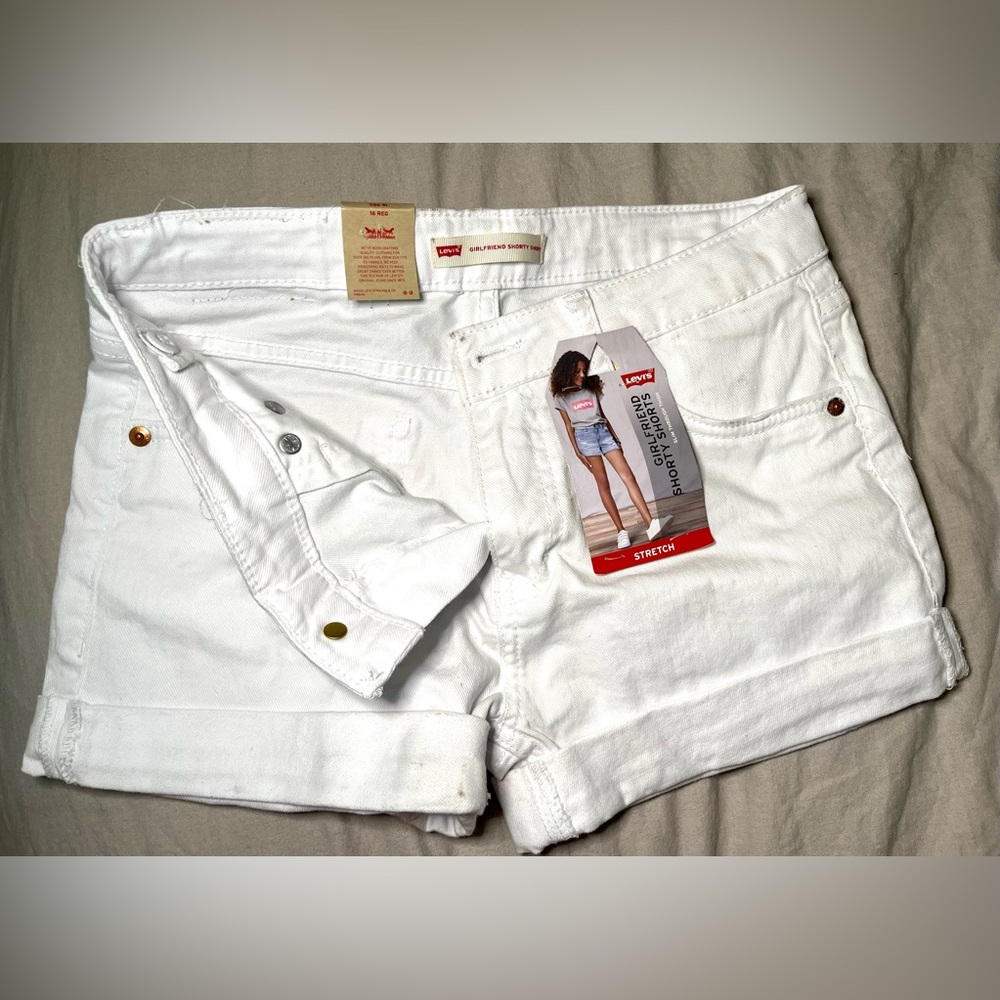 LEVI’SGIRLFRIEND SHORTY SHORTS NWT girls 16R never worn